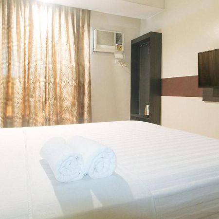 Lorenzzo Suites Hotel Makati City Exterior photo