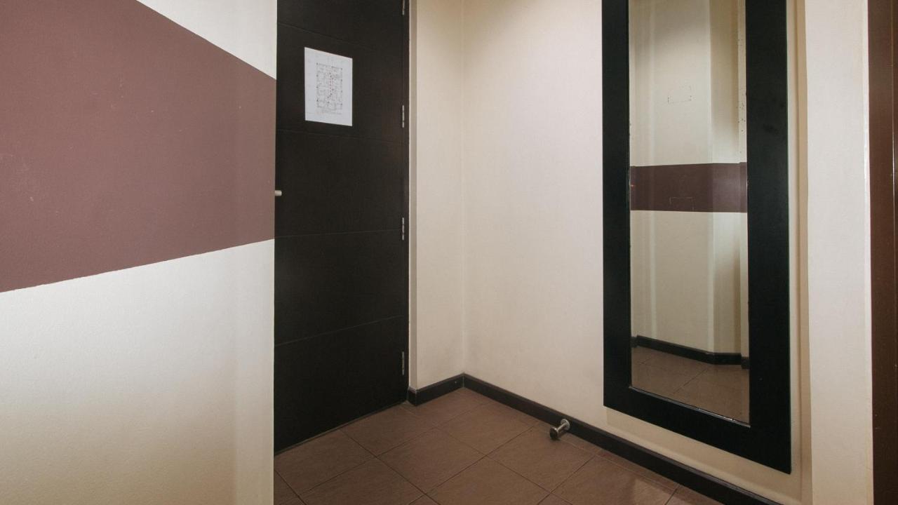 Lorenzzo Suites Hotel Makati City Exterior photo