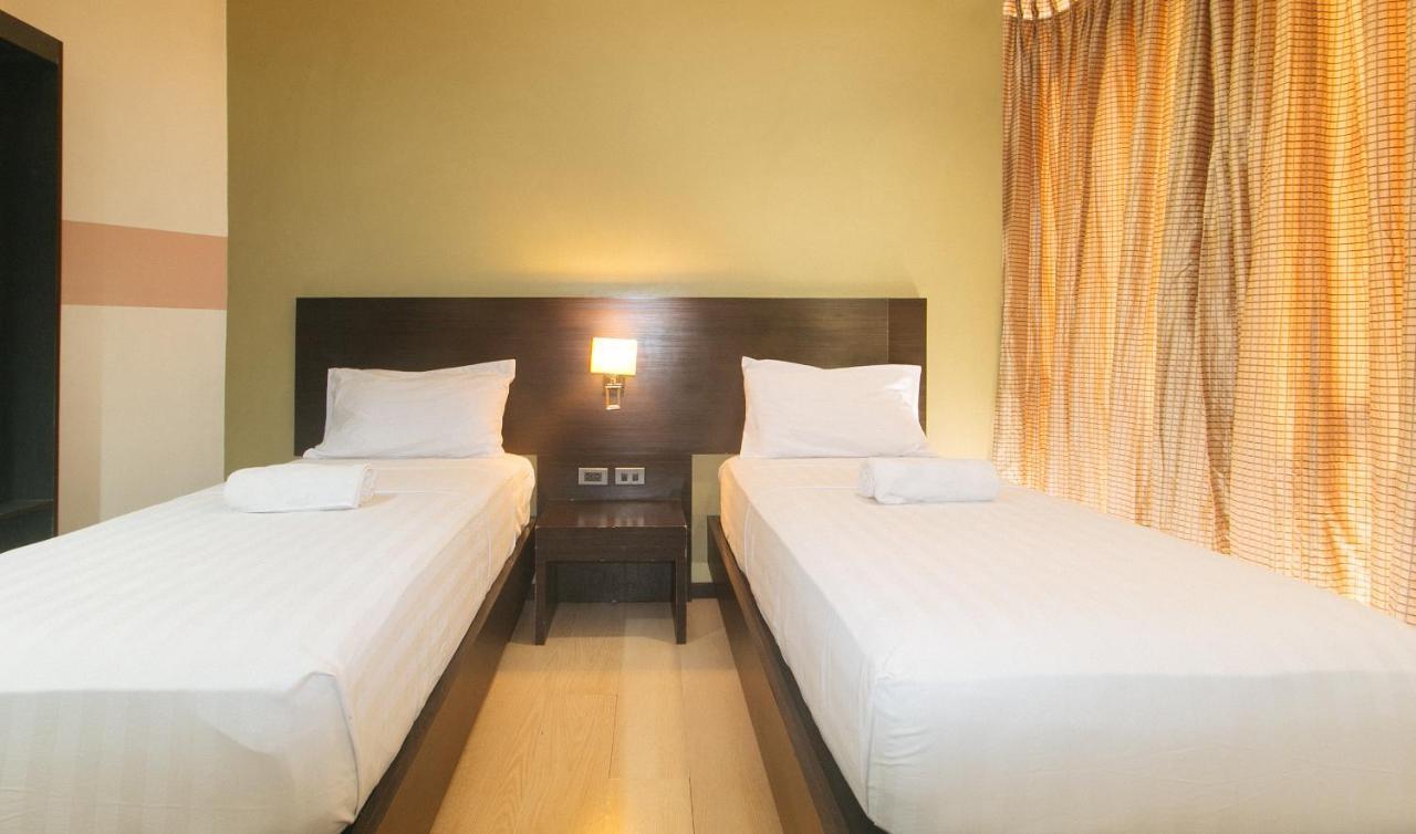 Lorenzzo Suites Hotel Makati City Exterior photo