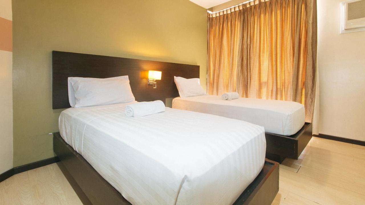 Lorenzzo Suites Hotel Makati City Exterior photo