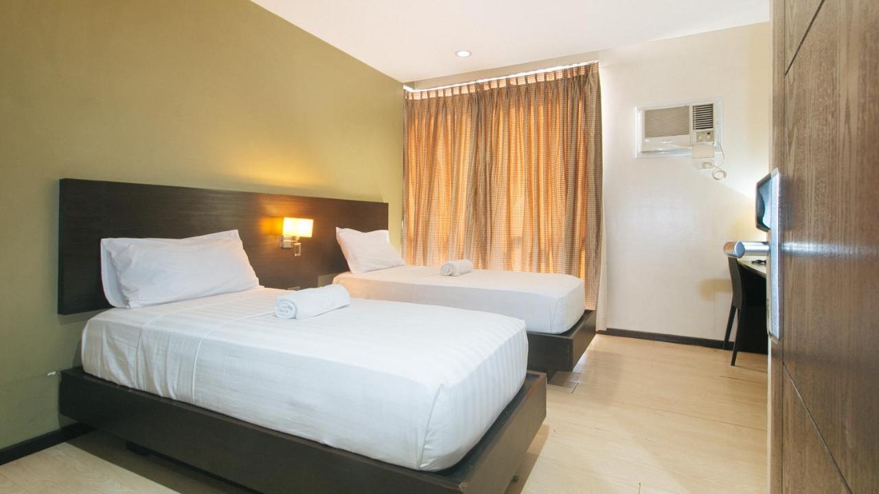 Lorenzzo Suites Hotel Makati City Exterior photo