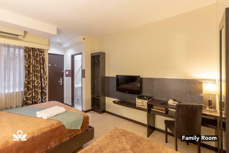 Lorenzzo Suites Hotel Makati City Exterior photo