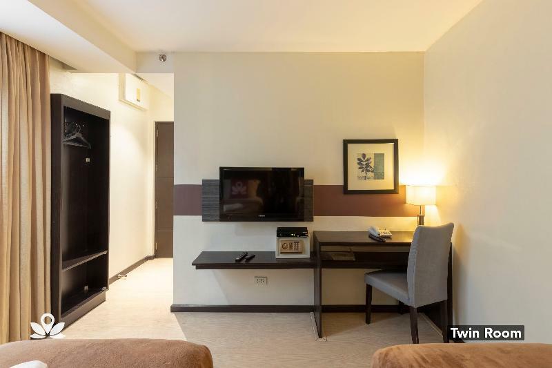 Lorenzzo Suites Hotel Makati City Exterior photo